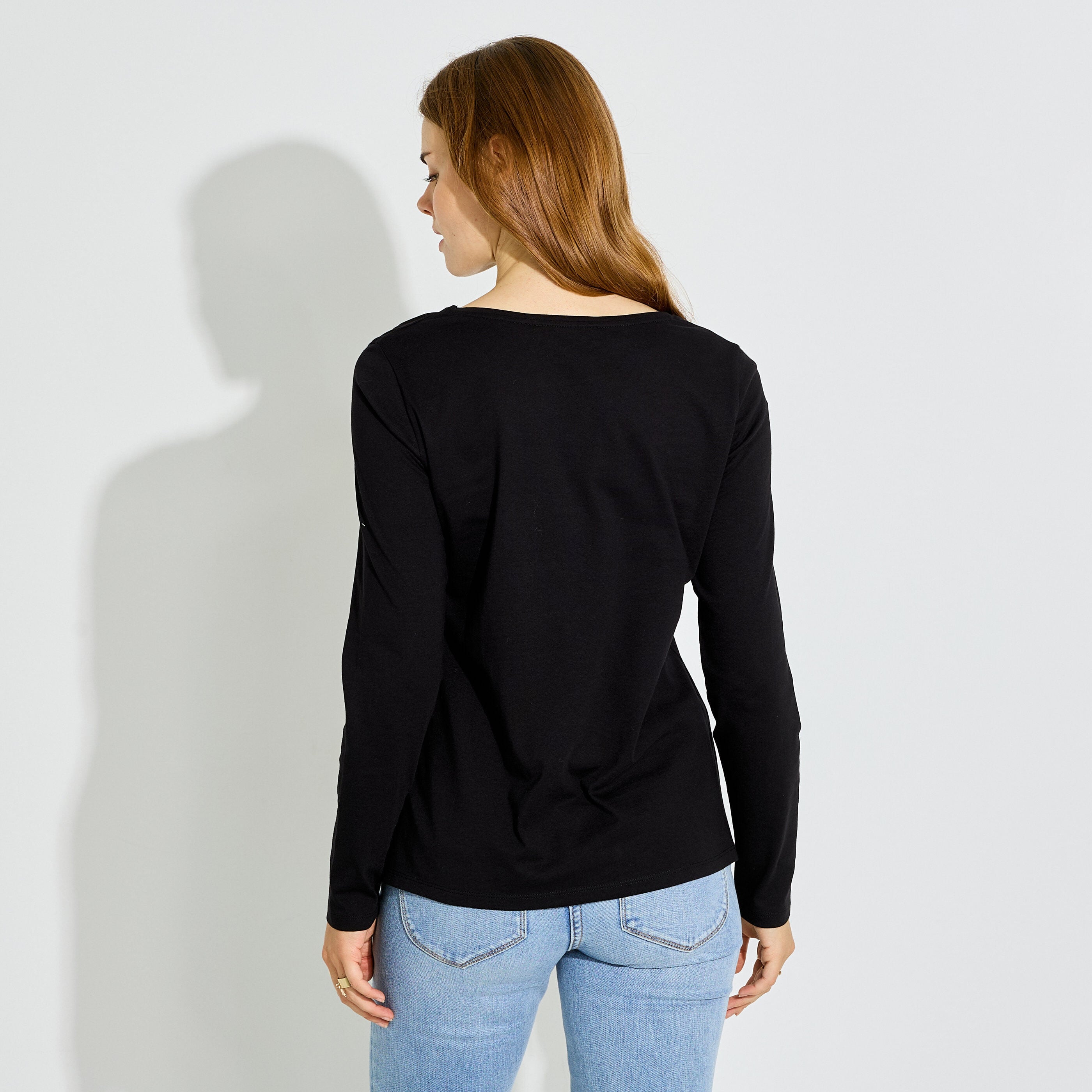T-shirt uni avec c&oelig;ur brod&eacute; femme