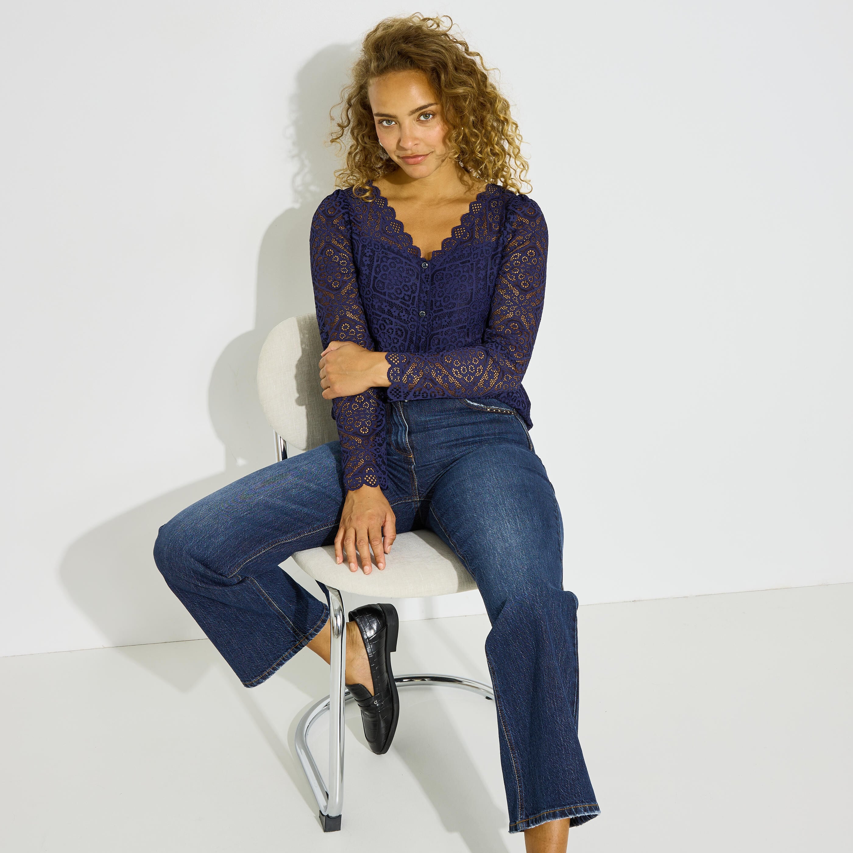 T-shirt col V ajour&eacute; femme