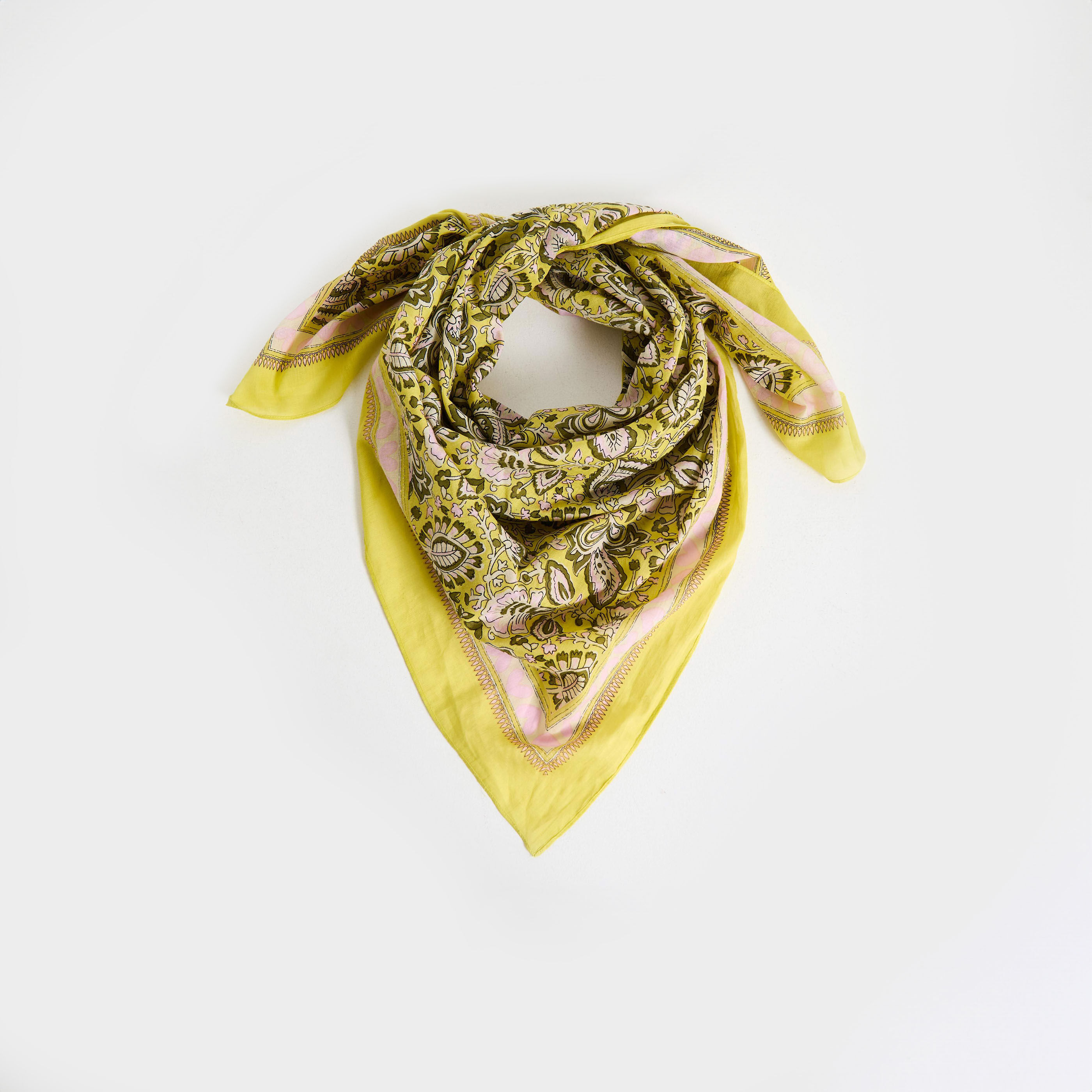 Foulard carr&eacute; femme