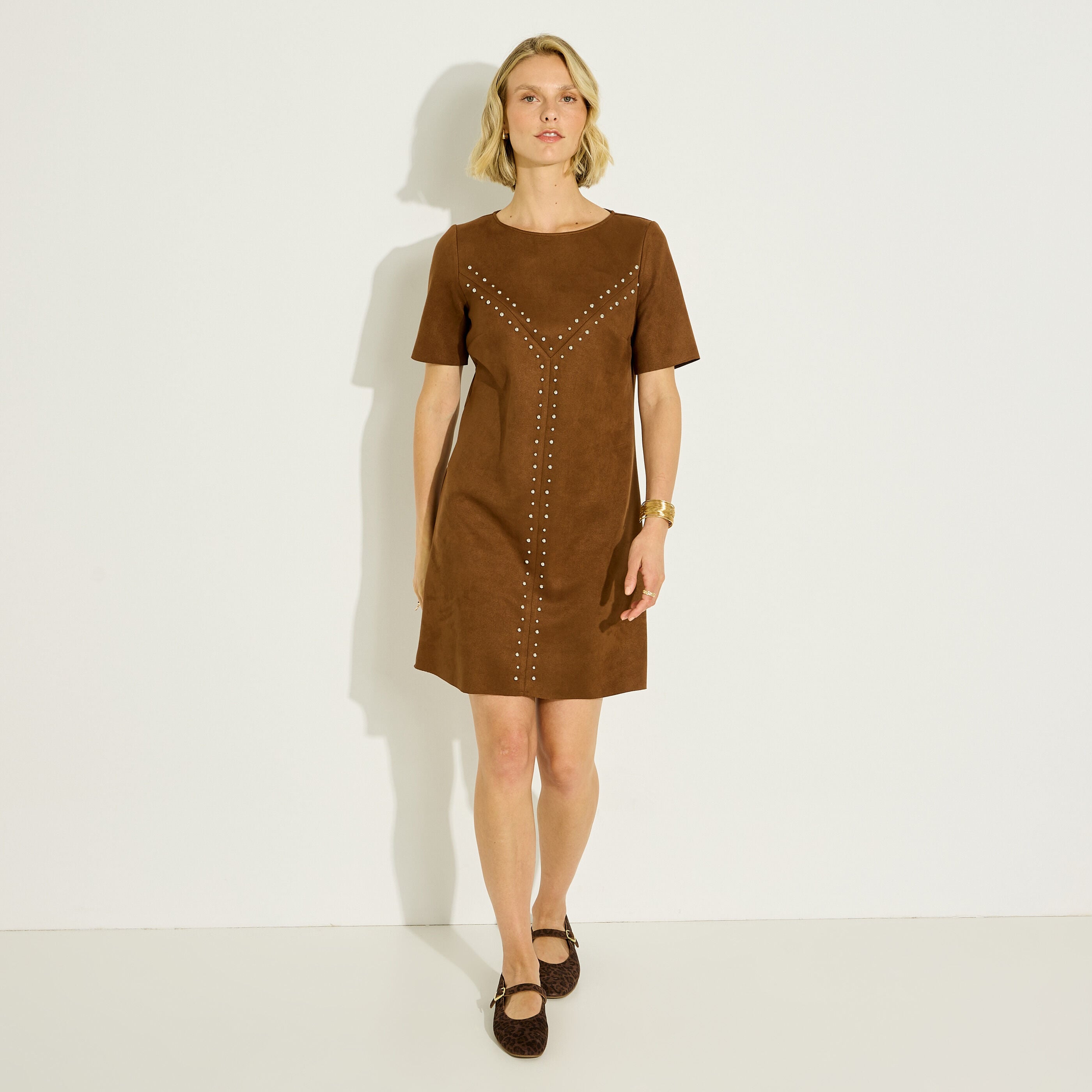 Robe courte en su&eacute;dine &agrave; clous