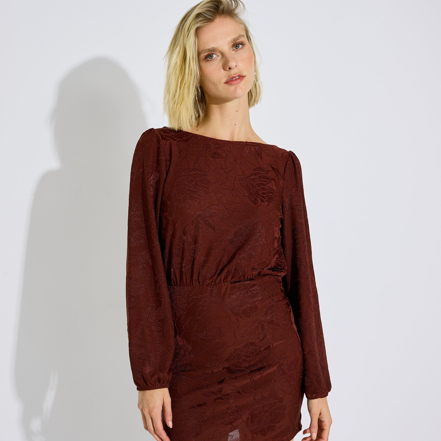 Robe courte dos nu jacquard femme