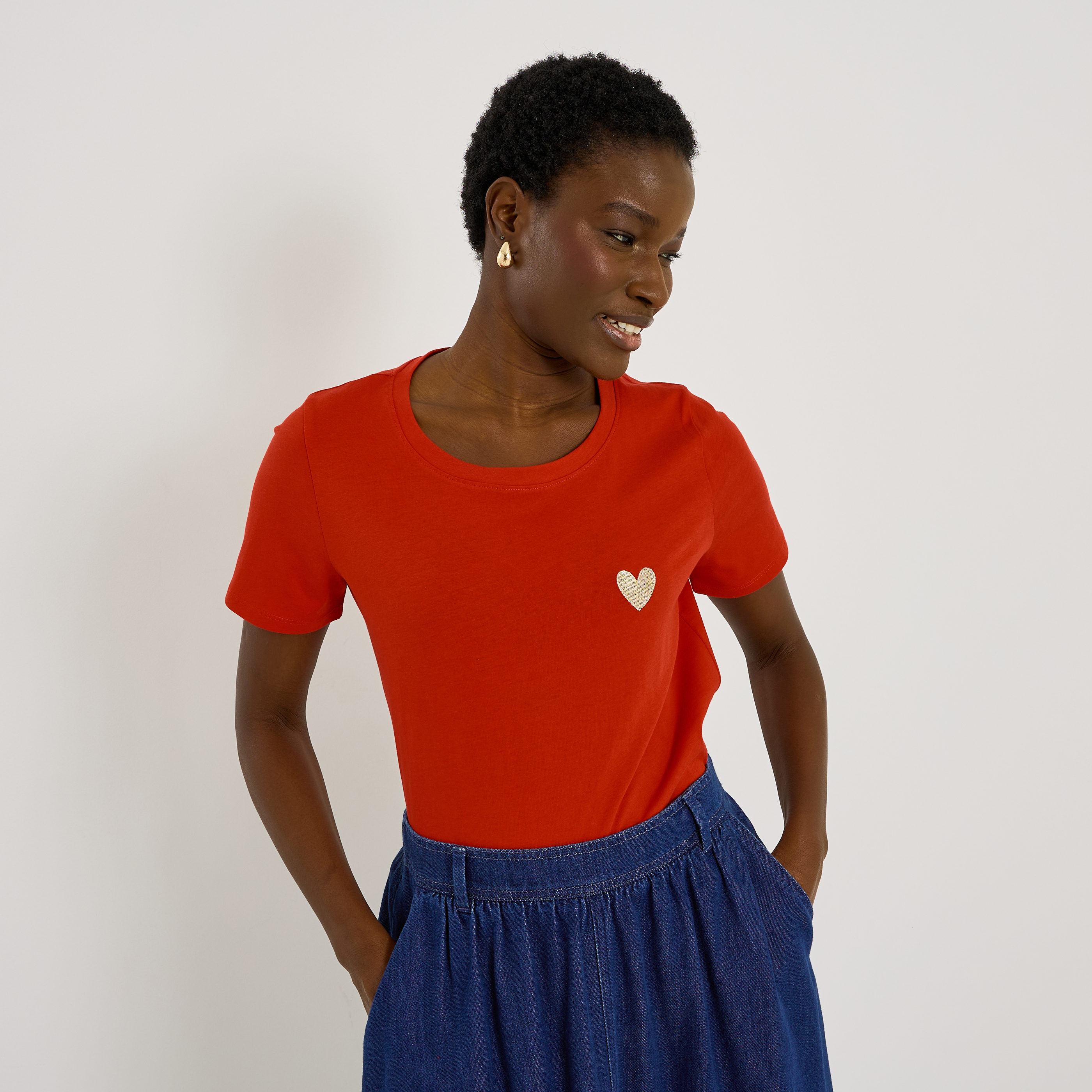T-shirt col rond c&oelig;ur brod&eacute; femme
