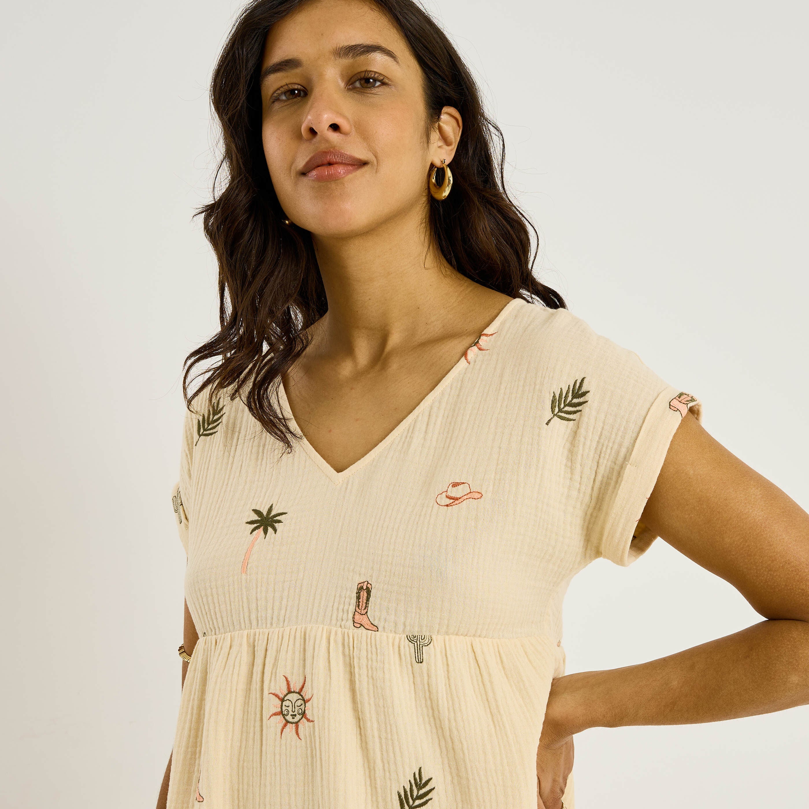 Robe courte brod&eacute;e en gaze de coton