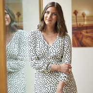 Robe col V manches
