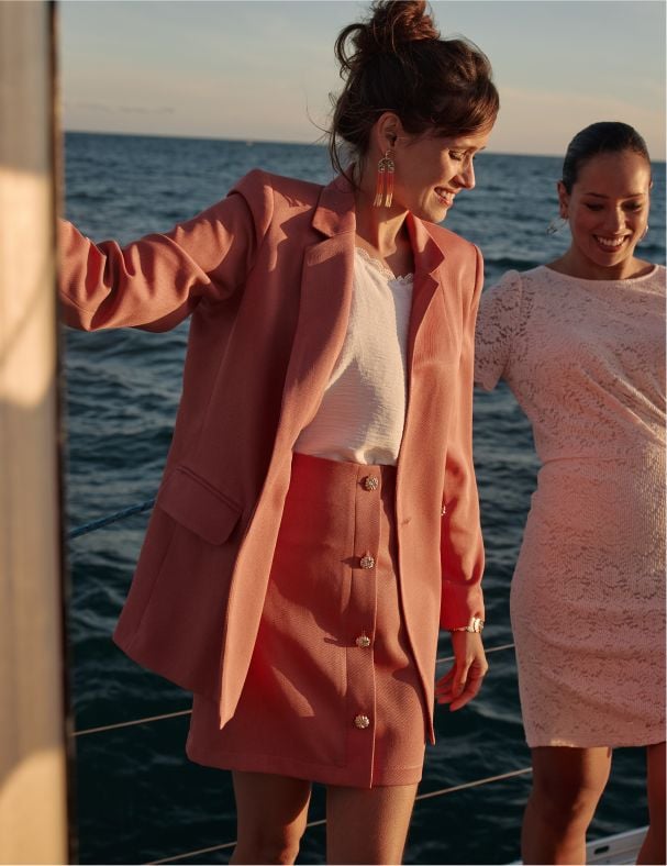 Le blazer rose porté