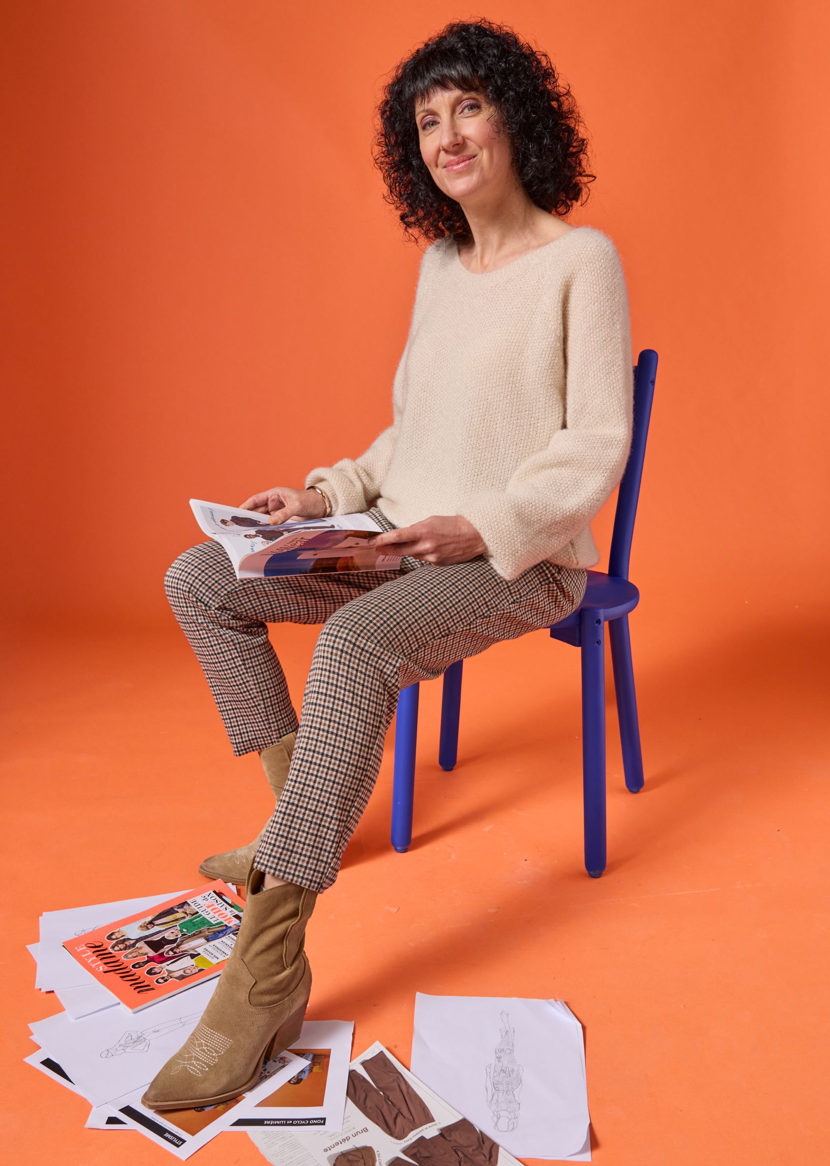 Le pull et pantalon maille portés par Adeline